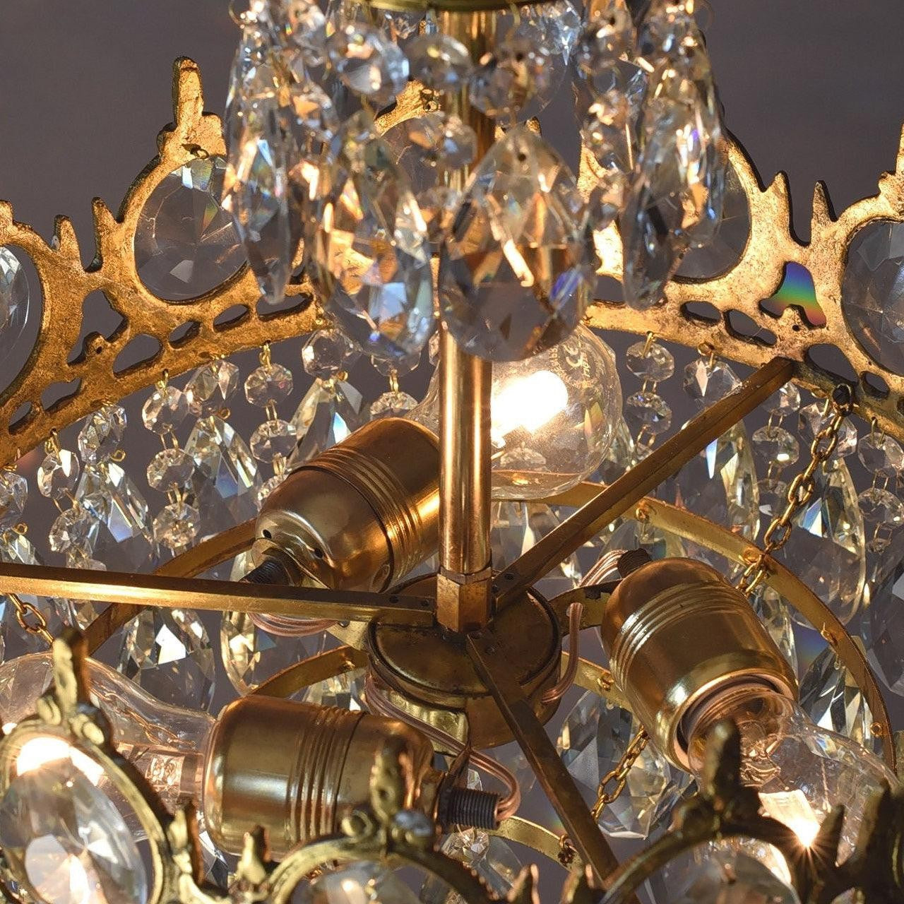 Classic Crystal Accent Table Lamp