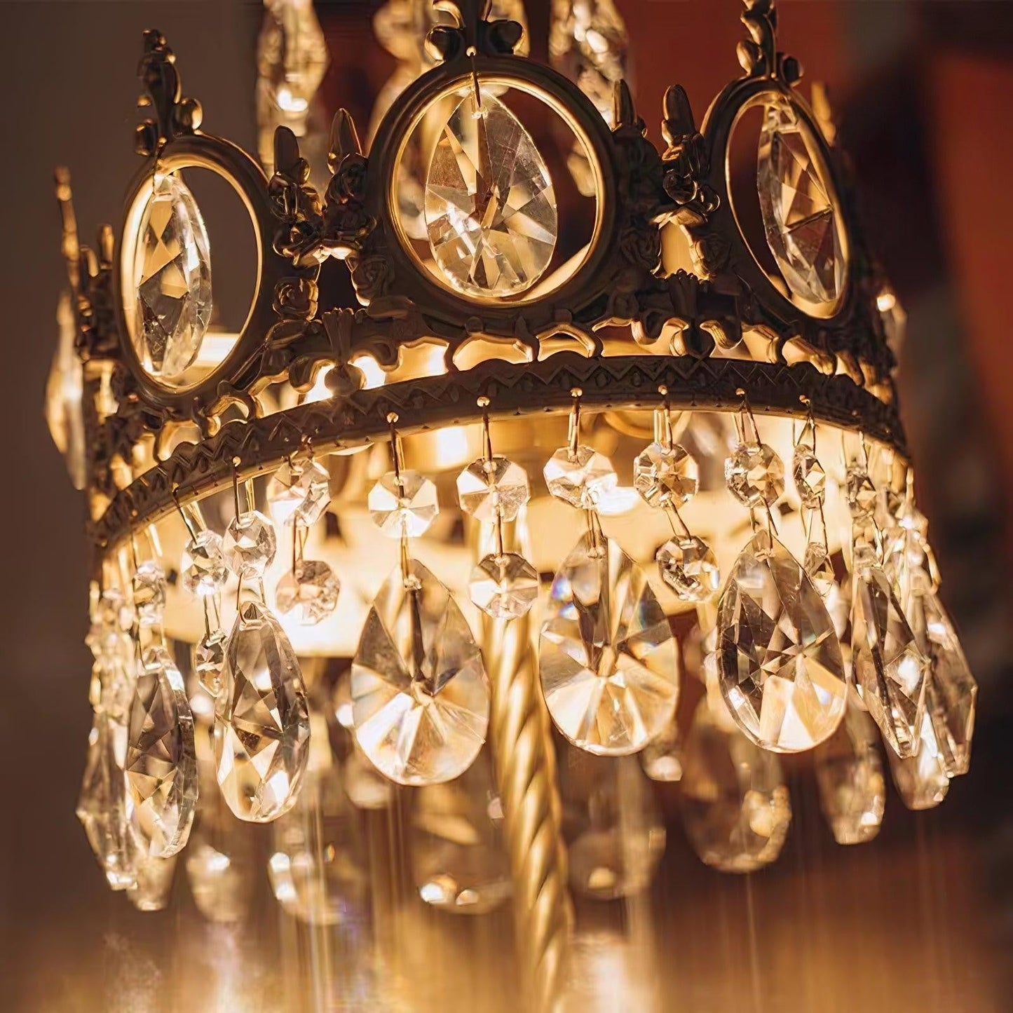 Classic Crystal Accent Table Lamp